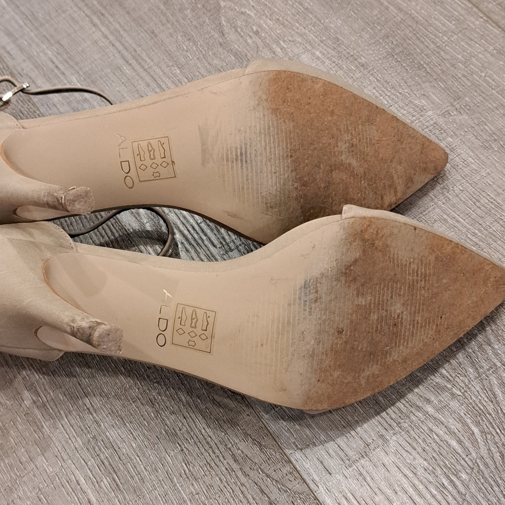 ALDO Tan Heels - Picture 8 of 8